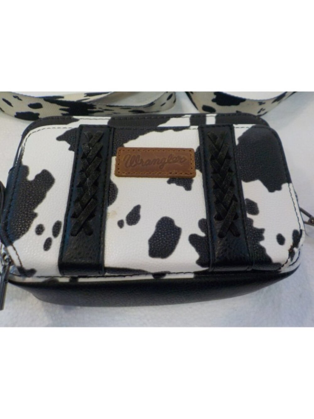 Wrangler Black & White Cow Print Crossbody Adj Strap Western Cowgirl - Picture 2 of 8